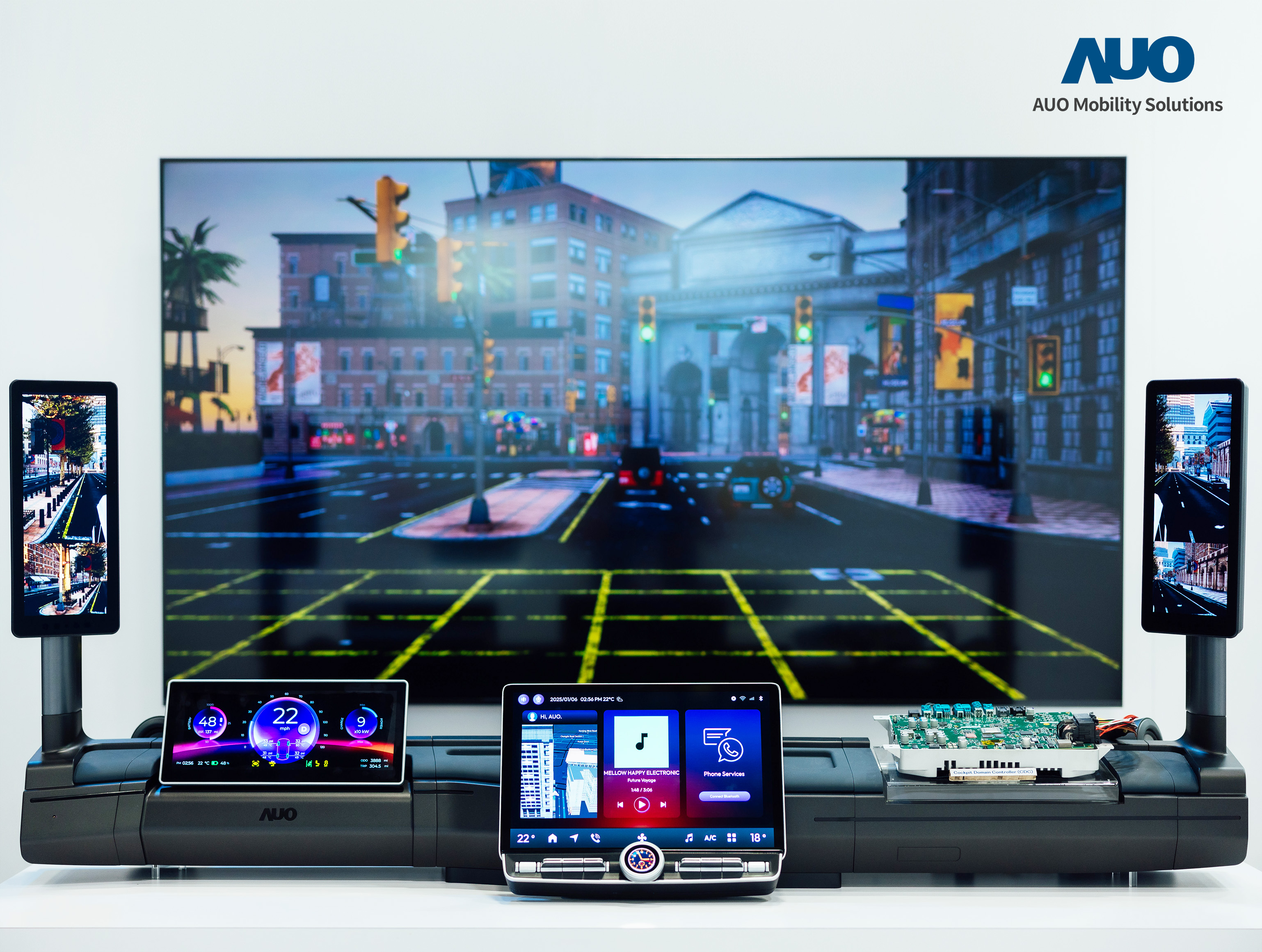 世界杯下单平台网站官网智慧行动推出智慧座舱域控平台，支持CDC、分区架构并整合AI运算模块，提供智能体感与座舱互动功能，驱动个人化座舱功能全面升级。