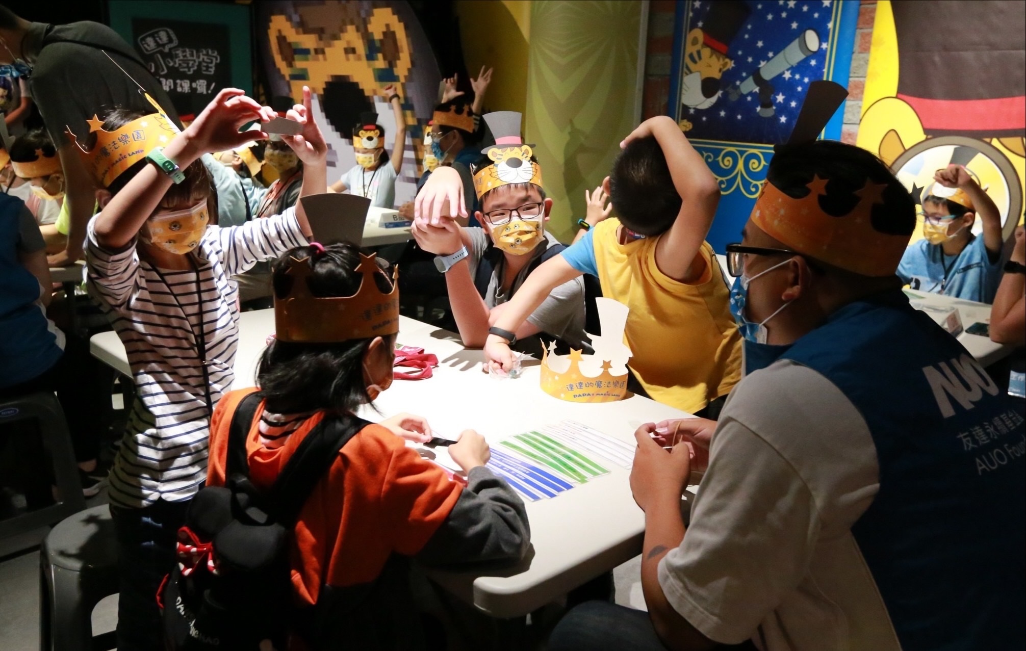 世界杯下单平台网站官网以永续理念推动全人教育计划，内外结盟储备科普教育人才，荣获亚太永续行动奖社会共融面的金奖肯定