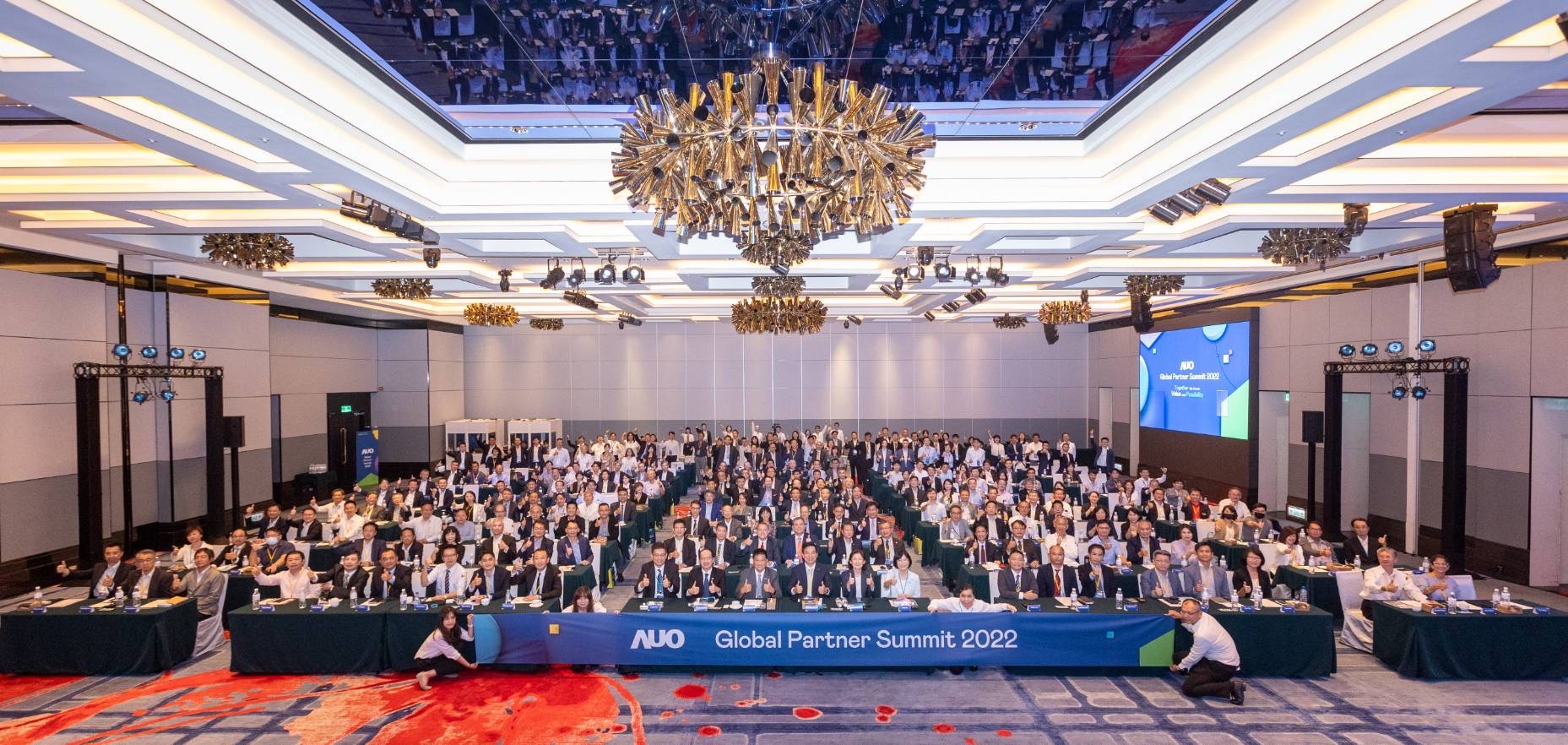 友達推動「安心、創新、用心、同心、盡心」五星職旅，為菲籍員工打造全方位照護，首度贏得「人權實踐與發展領袖獎」殊榮