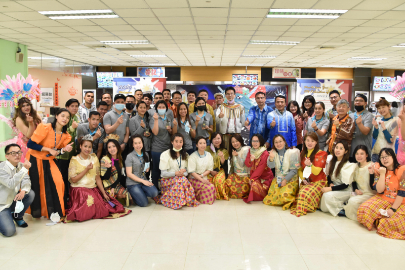 友達推動「安心、創新、用心、同心、盡心」五星職旅，為菲籍員工打造全方位照護，首度贏得「人權實踐與發展領袖獎」殊榮