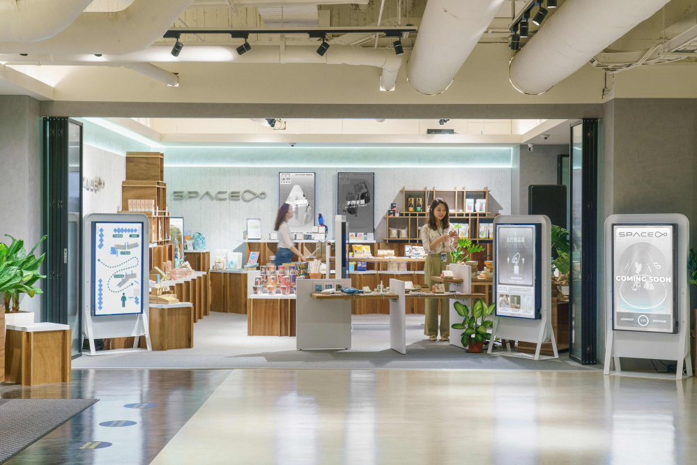 世界杯下单平台网站官网打造永续选物商店，展示社企及社创商品，结合创利空间所开发的智能零售系统，整合多元产品信息，让无人商店扮演公益行动的推手