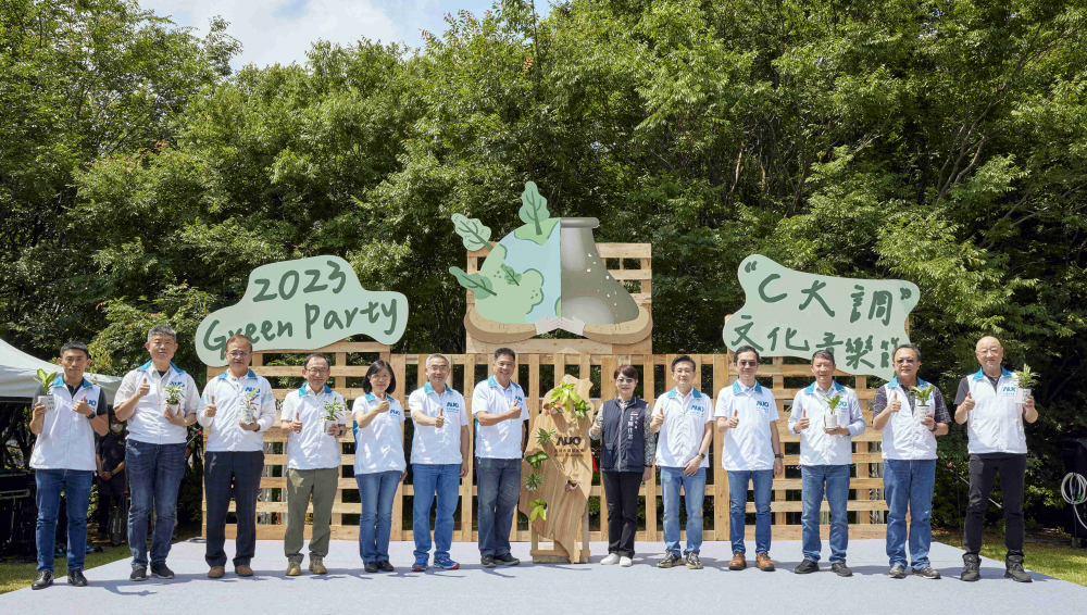 友達光電攜手供應商夥伴及台中市政府，共同倡議及推廣加樹減塑、節能減碳的淨零綠生活