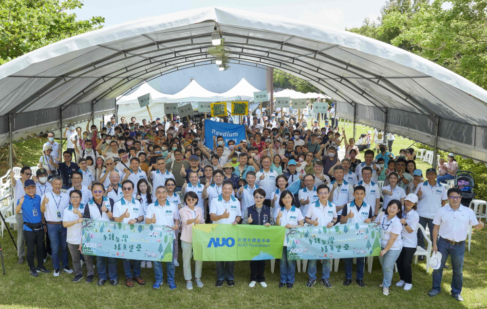 友達永續基金會號召企業志工、在地鄰里、產官學和供應商夥伴齊聚一堂，攜手植樹護樹，以行動實踐對環境友善的承諾