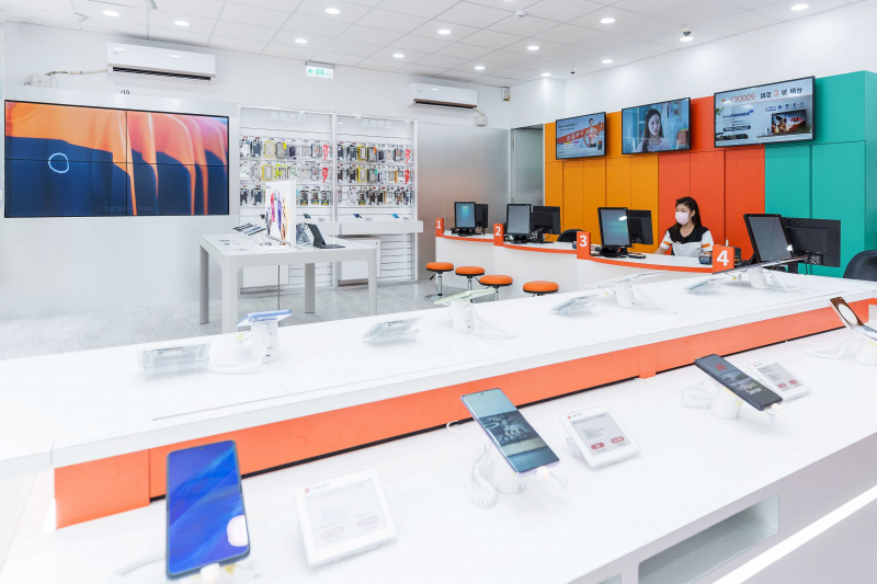 創利空間智慧零售軟硬整合方案，協助台灣大哥大門市完成數位內容行銷系統的佈建，打造全新世代的數位服務據點