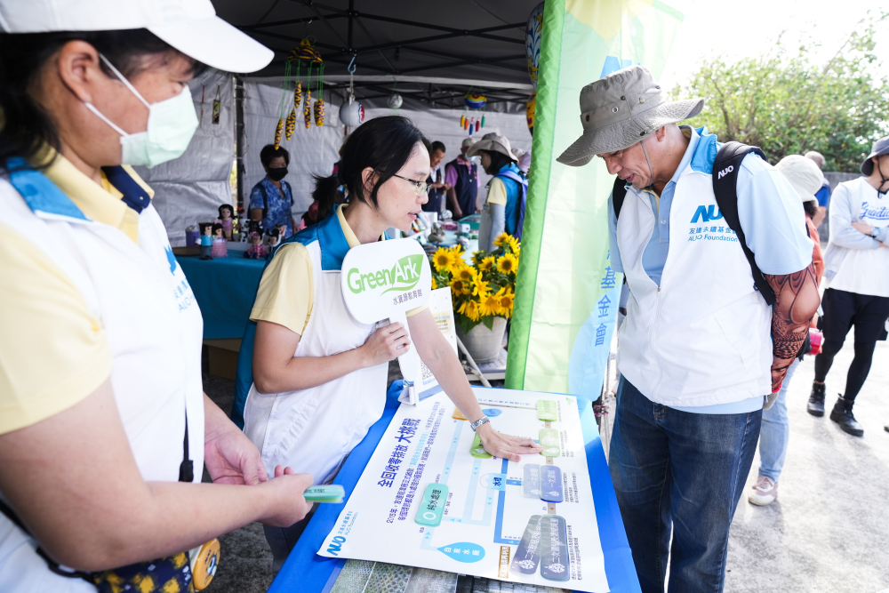 2023年友達永續基金會Ocean Party活動攜手社會企業及地方創生團體，策展食衣行等循環再生環教市集，及電動巴士接駁等低碳活動設計，打造減塑低碳的永續淨灘活動