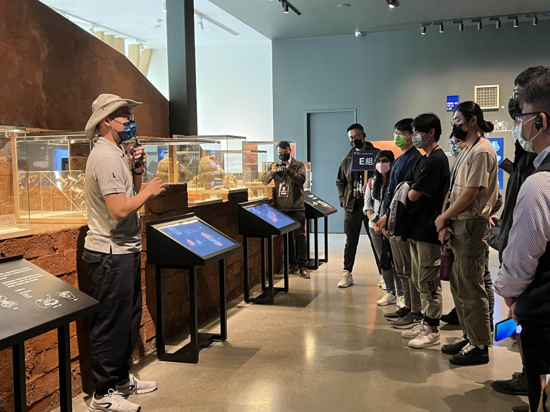 友達招募員工為文化志工，擔任文化館導覽大使，積極推廣文資保存、文史教育