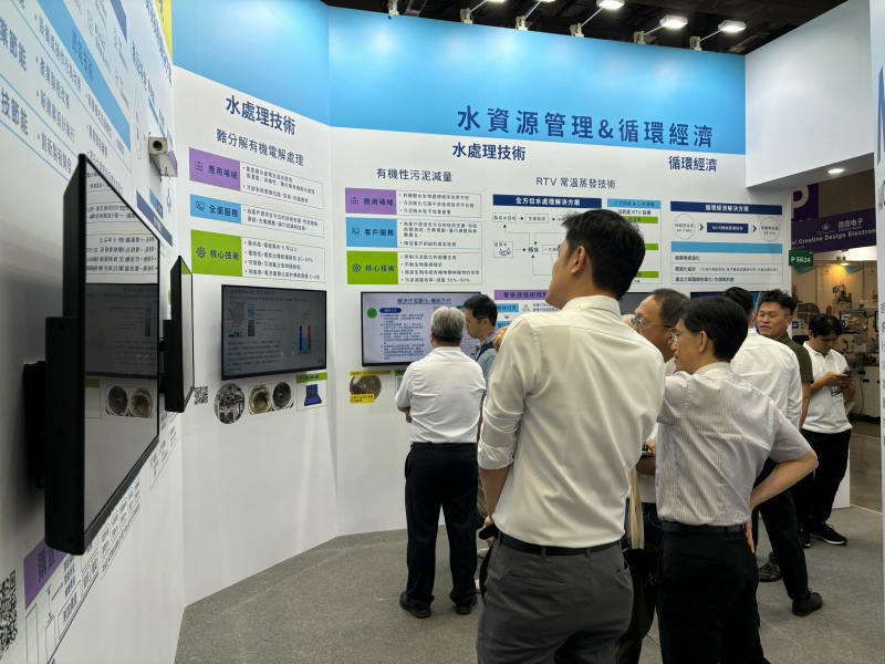 友達以深厚的智慧製造經驗發展永續戰略，積極延伸價值鏈，轉化成可供外界使用的綠色智慧服務，進軍SEMICON Taiwan 2024，提供半導體產業鏈打造AI世代的永續即戰力。