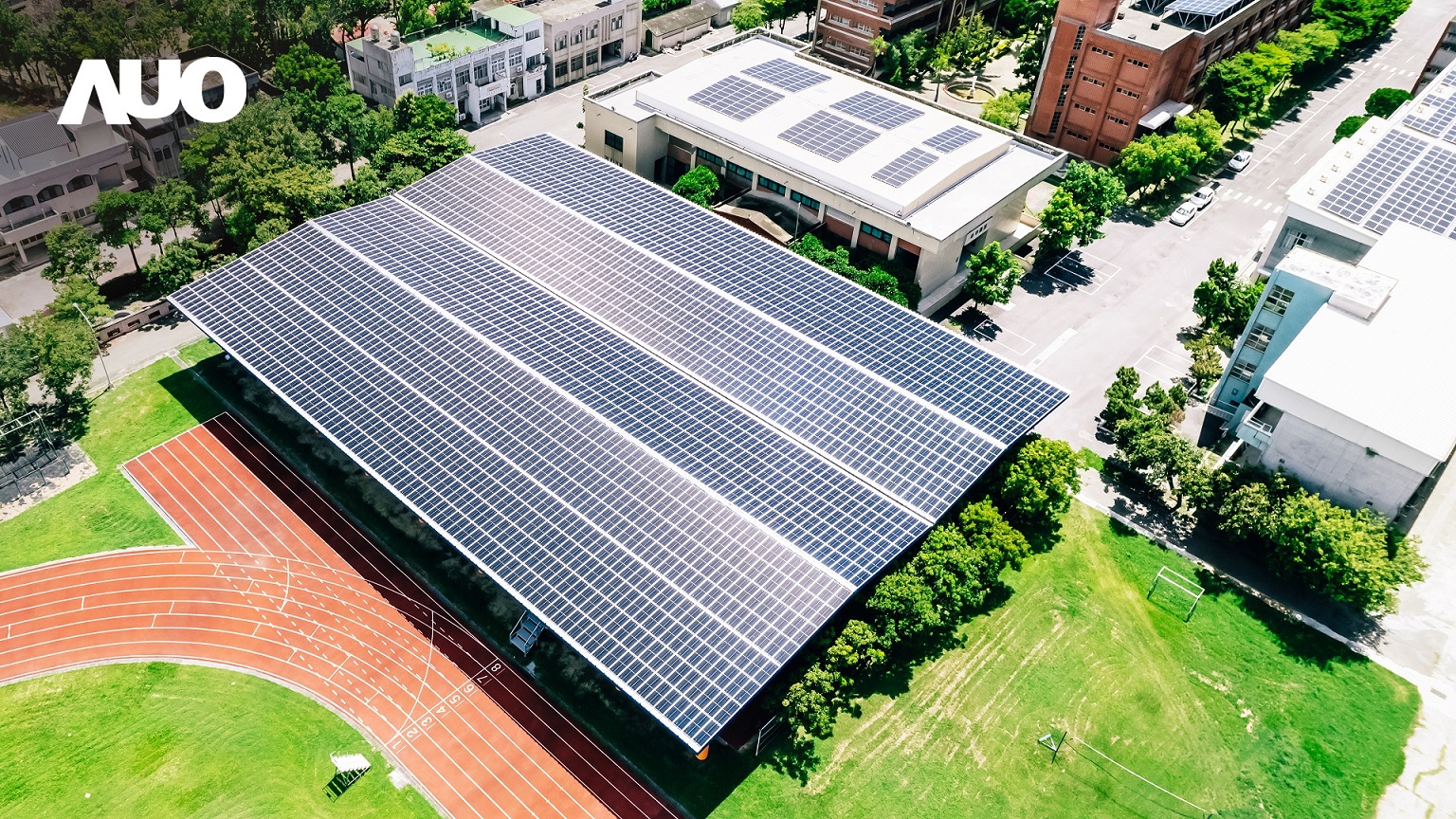 世界杯下单平台网站官网SunSteel光电整合型浪板具备快速安装、轻量化优势，可提升15%发电效能，通过国际IEC与台湾VPC认证安全、防漏、耐候标准