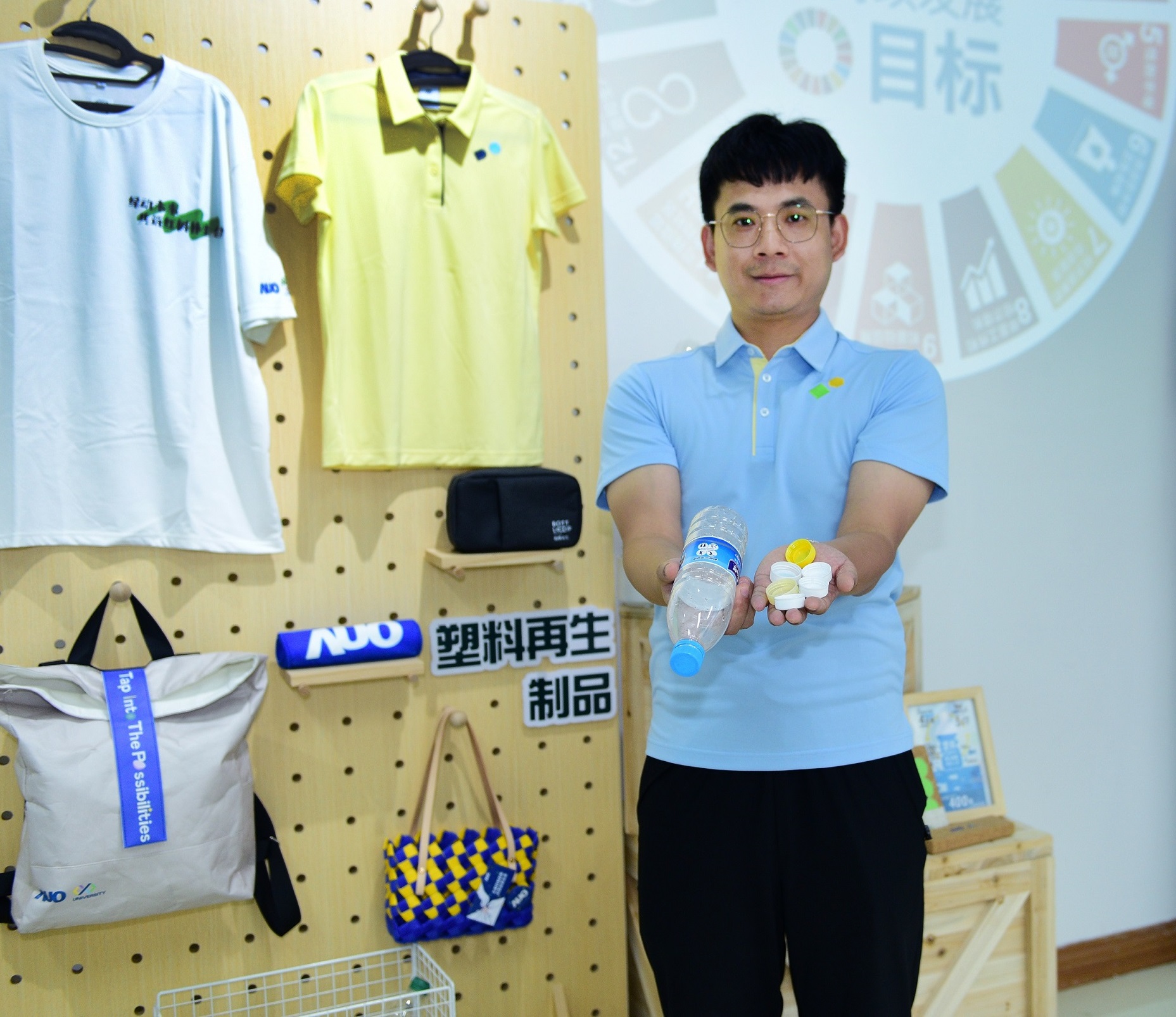 「2024智慧世界杯下单平台网站官网展」永续发展馆中，展示世界杯下单平台网站官网厦门驱动永续发展之成果，包含将厂内废弃物再制为实用物品，将永续发展理念深植于员工生活日常实践