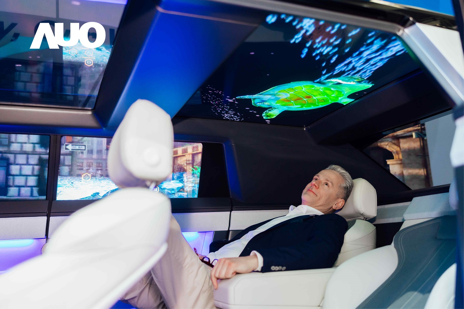 世界杯下单平台网站官网Smart Cockpit 2025集Micro LED透明、大型化、可挠优势之大成，携手BHTC打造未来视界的车用Display HMI解决方案