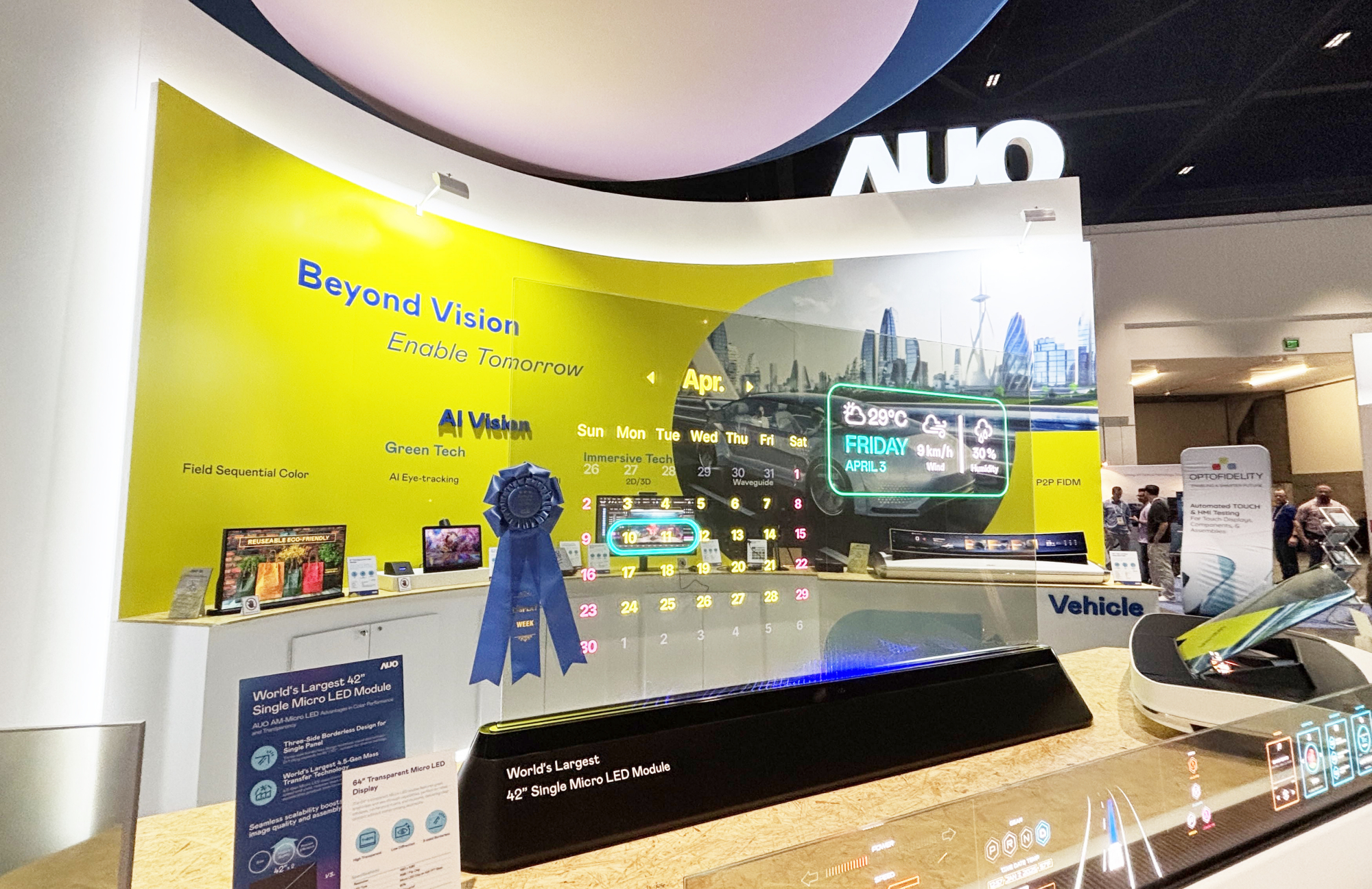 世界杯下单平台网站官网64吋透明Micro LED显示器获〝最佳Micro LED技术应用奖〞，其绝妙的透明穿透特性，同时具备1,000 nits的高亮度表现，并透过精细的无缝拼接延伸，可依需求灵活应用于多元场域，展现出Micro LED显示技术划时空的无限潜力