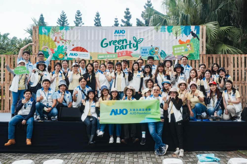 友達積極推動低碳轉型、節能減碳與減塑行動，落實環境承諾與社會責任，榮獲「台灣百大永續典範企業獎」