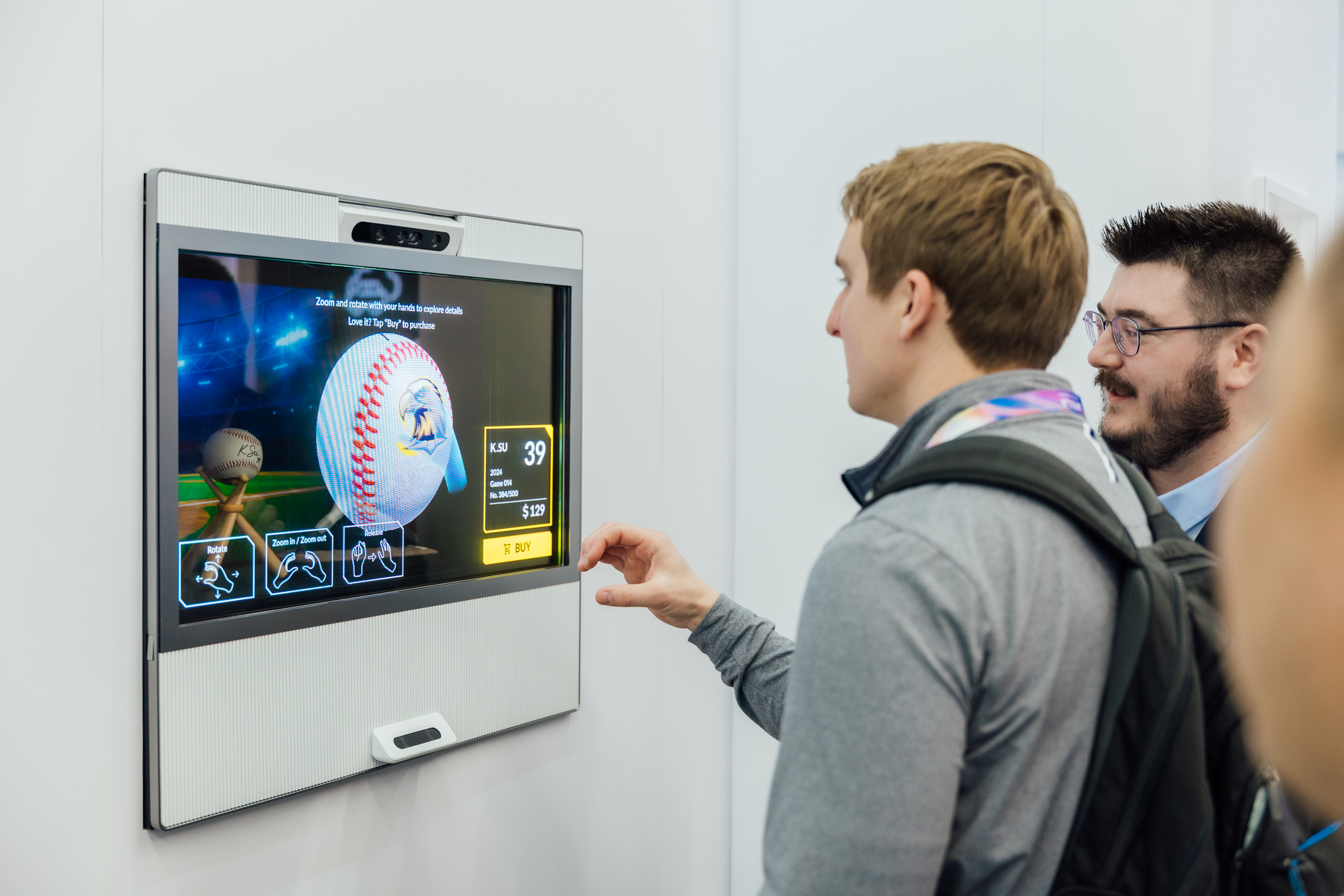 友達智慧移動透過專屬展間，與客戶深度聚焦，密切探討產品協作共創的機會與落地的可能性，激發人車互動的創新再進化，並結合輸出國際的Micro LED前瞻技術跨界應用，揭開更多元精彩的應用情境。