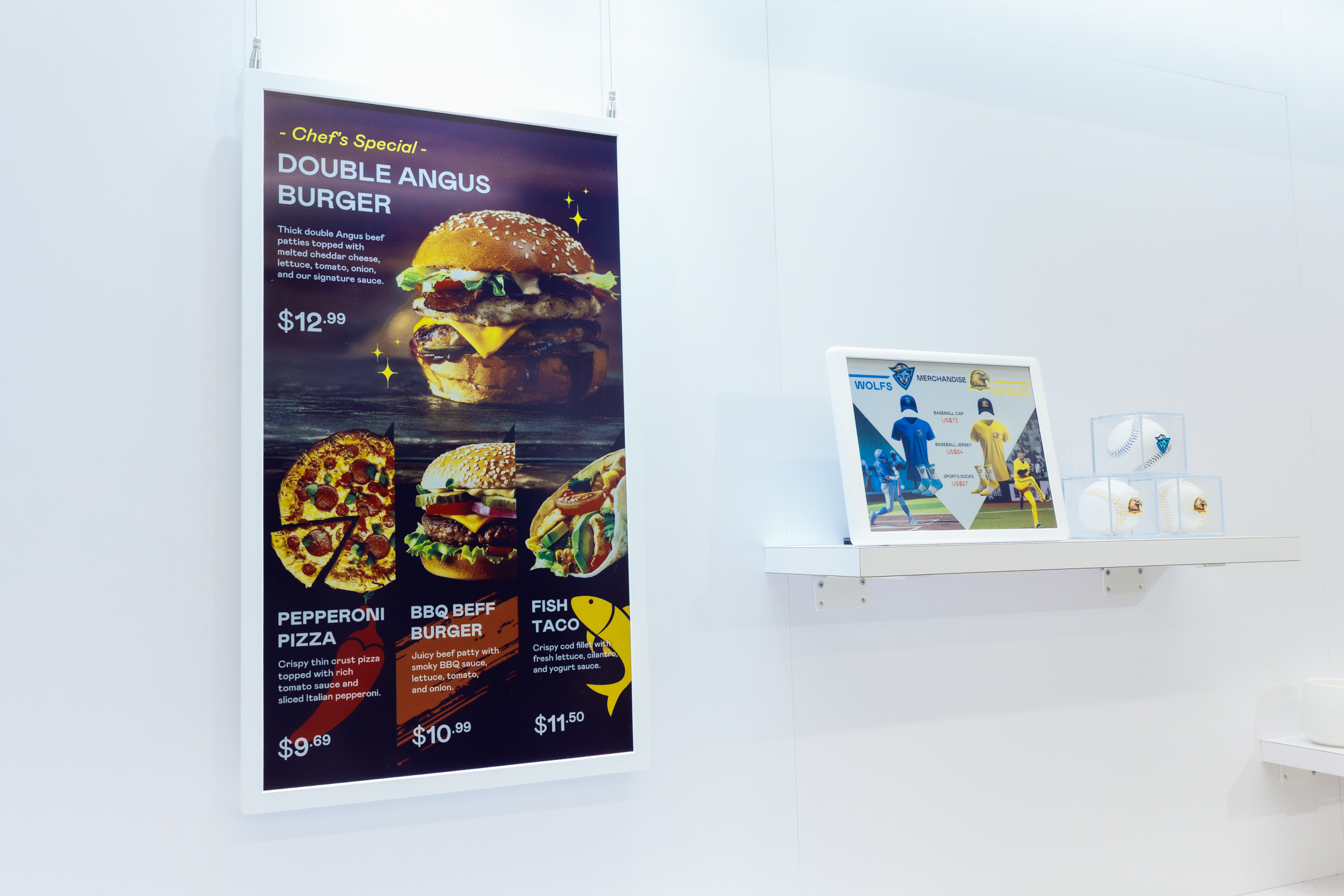 達擎開發的低功耗、全彩的aecoPost電子紙解決方案，僅在更新畫面時需要微量的電力驅動，無需佈建電線的便捷設計，使其可靈活應用、彈性選擇置放處；可搭配aecoTag電子貨架標籤解決方案，驅動商店內所有數位看板和電子貨架標籤，以遠端控制實現動態變價，提升門市人員作業效率，並以無紙化落實永續經營目標。