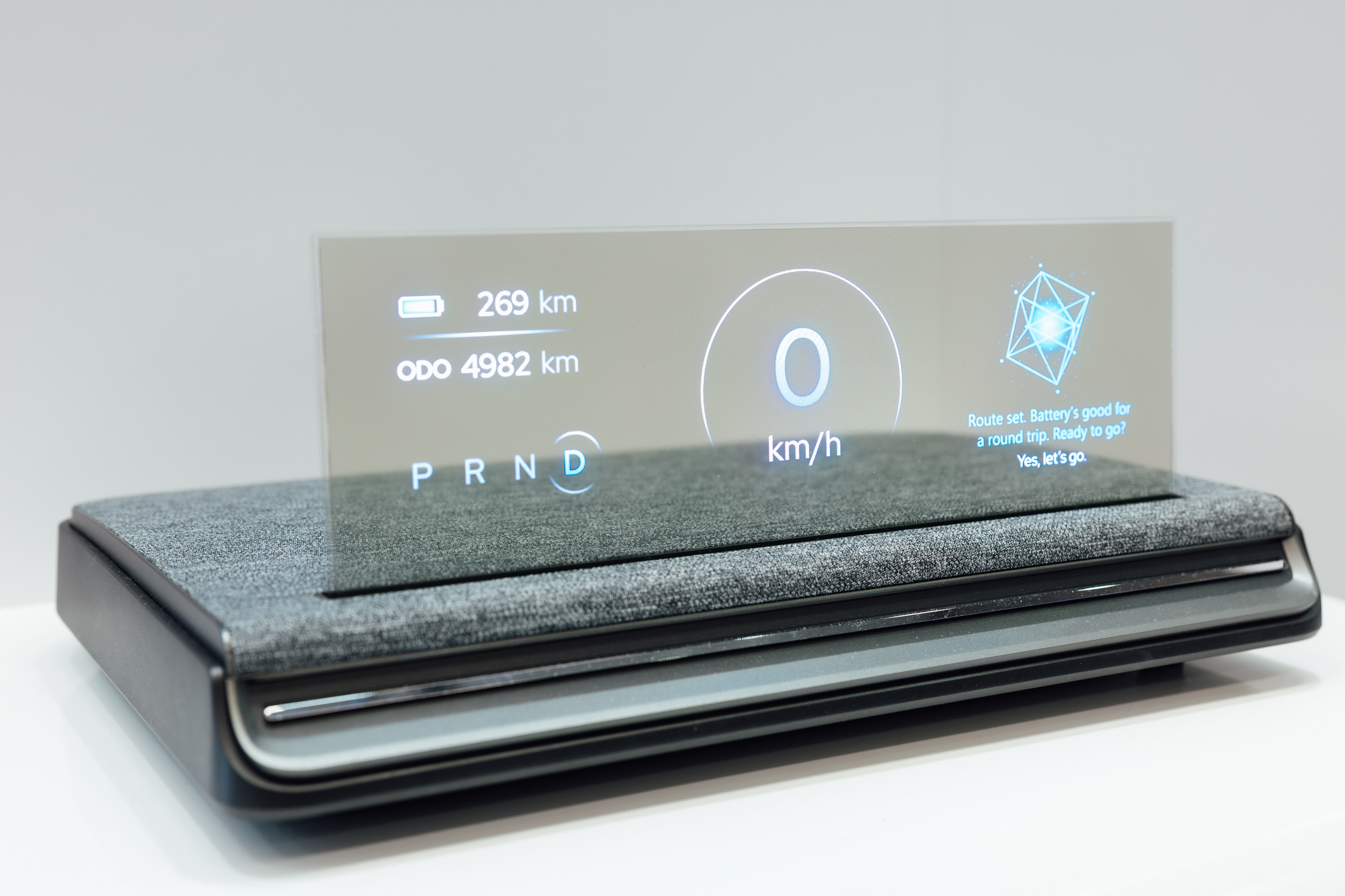 全球首款Aero Module透明Micro LED顯示器模組外觀輕盈通透，可與數位內容完美融合，提供動態顯示、先進控制、個人化沉浸感受。