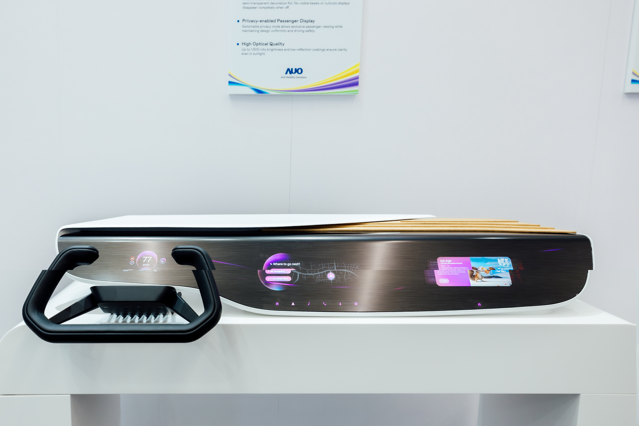 Horizon Intelligent Dash將儀表板、中控資訊顯示器及乘客資訊顯示器整合為一個無縫介面，營造端到端的一體化大尺寸顯示效果，並透過友達智慧移動所開發的網域控制器啟用AI驅動，支援訊號即時診斷與智慧空調控制。