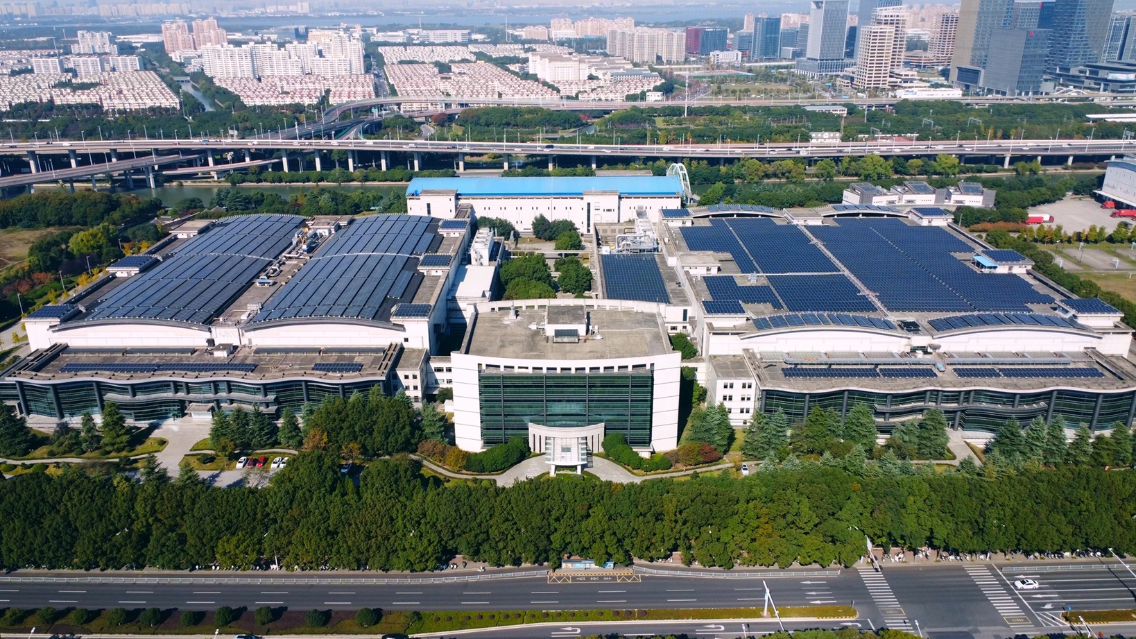 世界杯下单平台网站官网光电苏州厂获世界经济论坛评选为&rdquo;人才灯塔工厂&rdquo;，为全球显示器产业首家获此殊荣